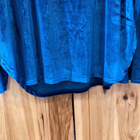 Velour stretchy blouse - Picture 6 of 6